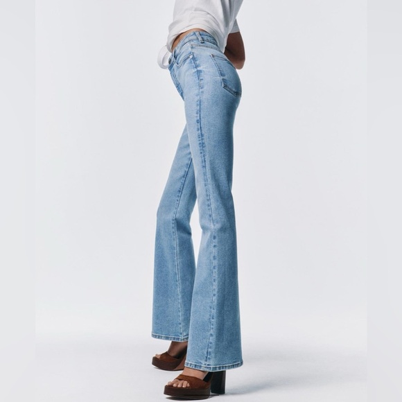 - NWT - ZARA Flare Jeans with a high waist - Picture 1 of 6